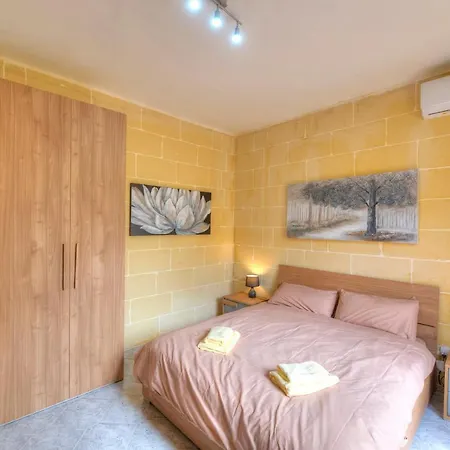 3 Bedroom Apt Close To Marsalforn Gz-mzer1-1 *